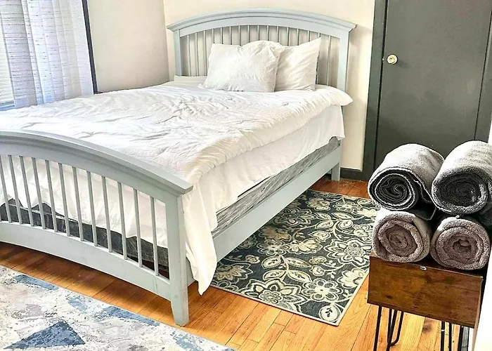 Appartement Spacious 1br | Free Parking, Golf & Midway Access