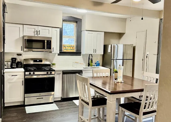Spacious 1br | Free Parking, Golf & Midway Access * Chicago