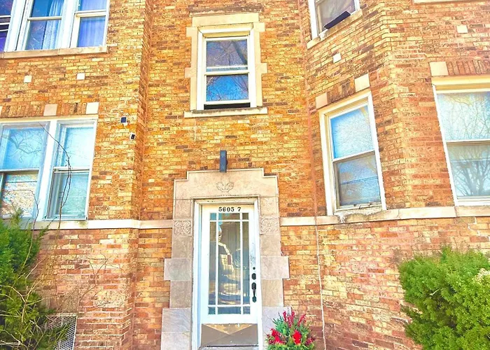 Spacious 1br | Free Parking, Golf & Midway Access * Chicago